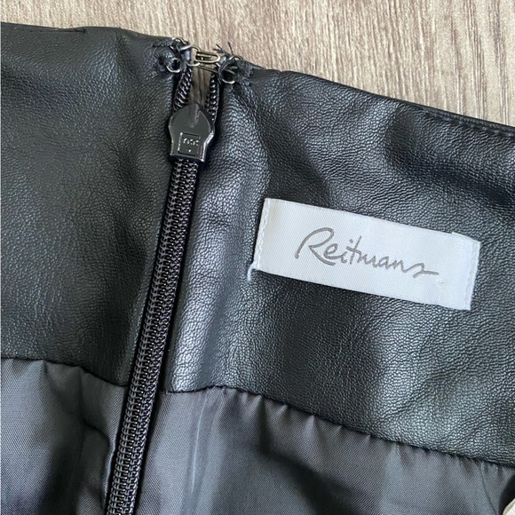 Black faux leather pencil skirt, zipper and clasp, slit in back size 11 - Picture 7 of 10